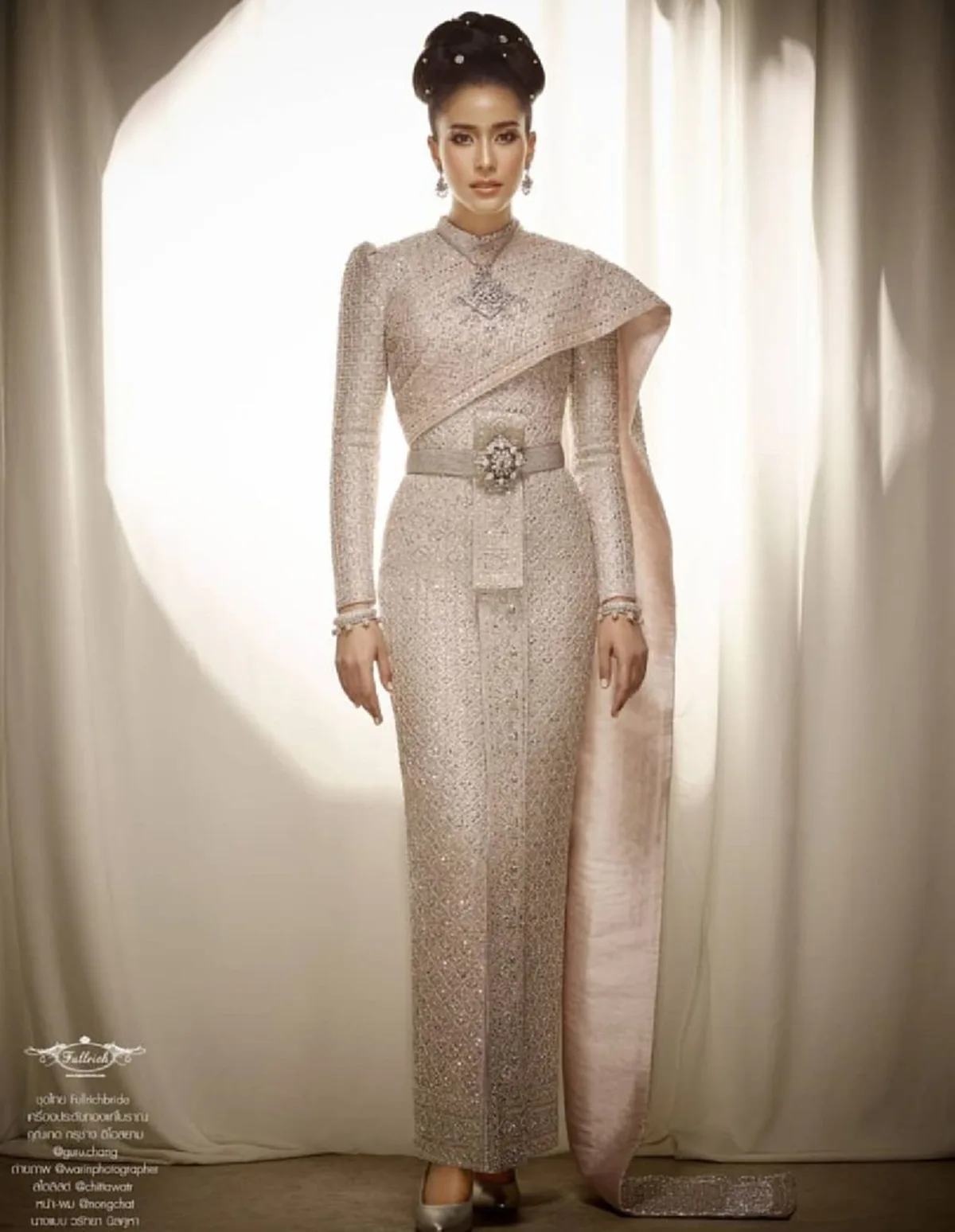 สวยทะลุจักรวาล!! รวมภาพล่าสุด "จุ๋ย วรัทยา" ในชุดไทยศิวาลัย สวยสง่าน่าจับตามอง จากฝีมือช่างแต่งหน้าชื่อดัง บอกเลยงานนี้ขยี้ตากันรัวๆ ??