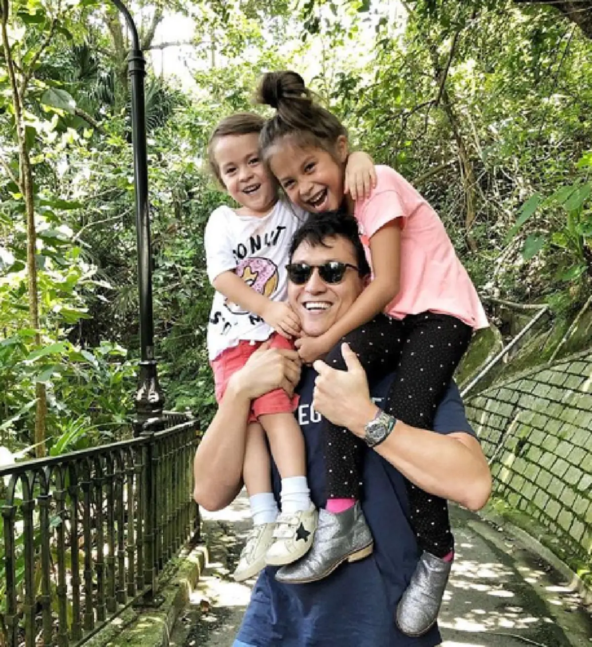 ฟังกันชัดๆ เมื่อสามีของ "พอลล่า" โชว์พูดภาษาไทยจัดเต็ม ไม่มีเขินกล้อง แถมตอนจบยิ่งน่ารักมาก