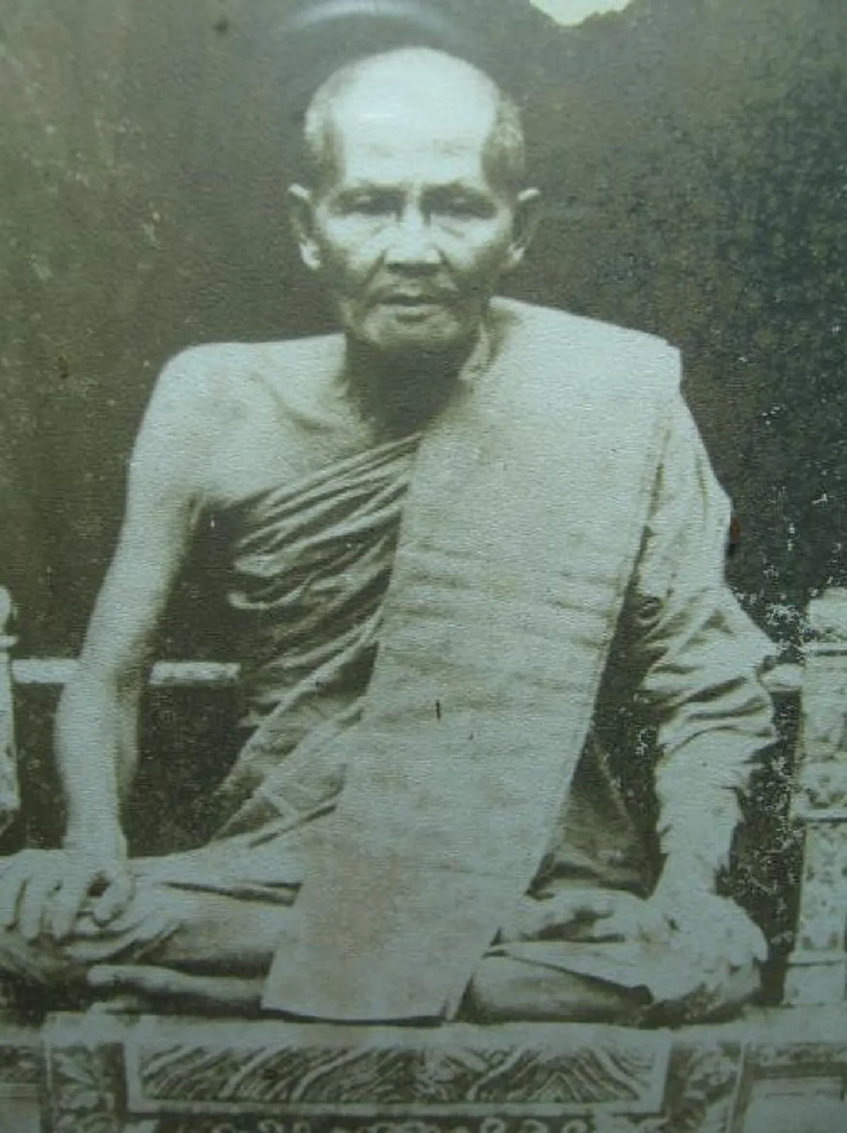 ศิษย์ร่วมสำนัก..เสด็จเตี่ย "หลวงพ่อชุ่ม วัดราชคาม"เกจิสุดเหนียวแห่งเมืองโอ่ง ศิษย์หลวงปู่ศุข นิยมแขวนเหรียญกันมาก..เชื่อว่าเหนียวสุดๆ..