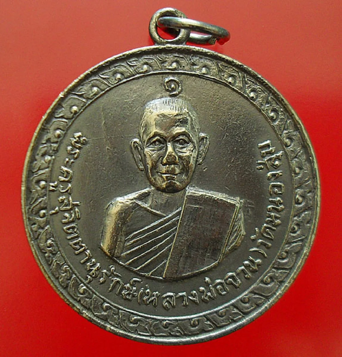 "หลวงพ่อจวน วัดหนองสุ่ม"แค่จับสายสิญจน์ถึงกับลุกเป็นไฟ..โรงงานแอบปั้มเหรียญเกินมา..แตกหมด หลวงพ่อฤาษีลิงดำยังยกย่อง.