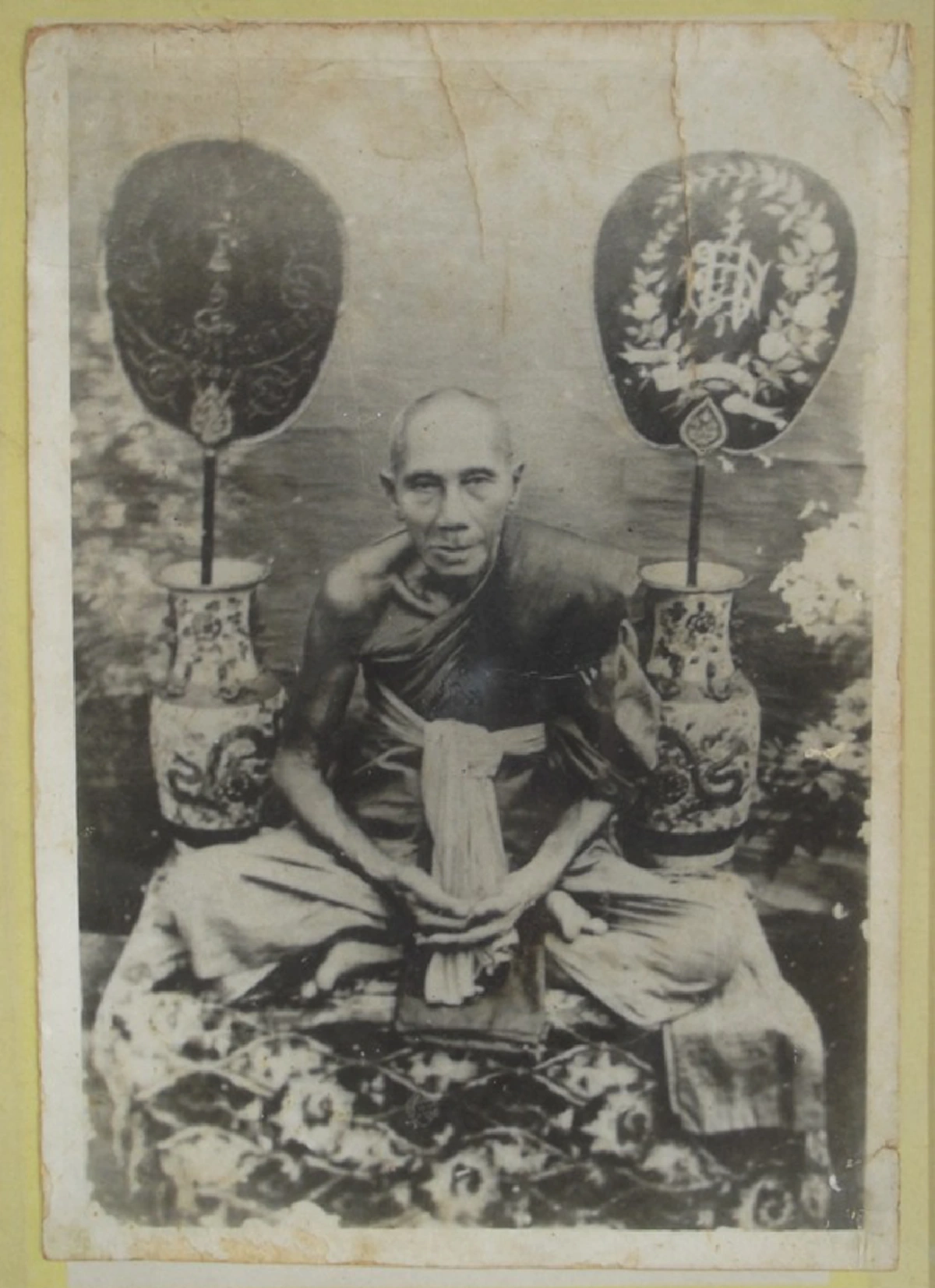 เสด็จเตี่ยถึงกับพอพระทัย..ขอเรียนวิชา "หลวงพ่อกลั่น"ทรงเห็นท่านแกะปลาปักเป้าที่หน้าแข้งโยนน้ำอย่างหน้าตาเฉย ยังแนะนำให้ไปหาหลวงปู่ศุข.