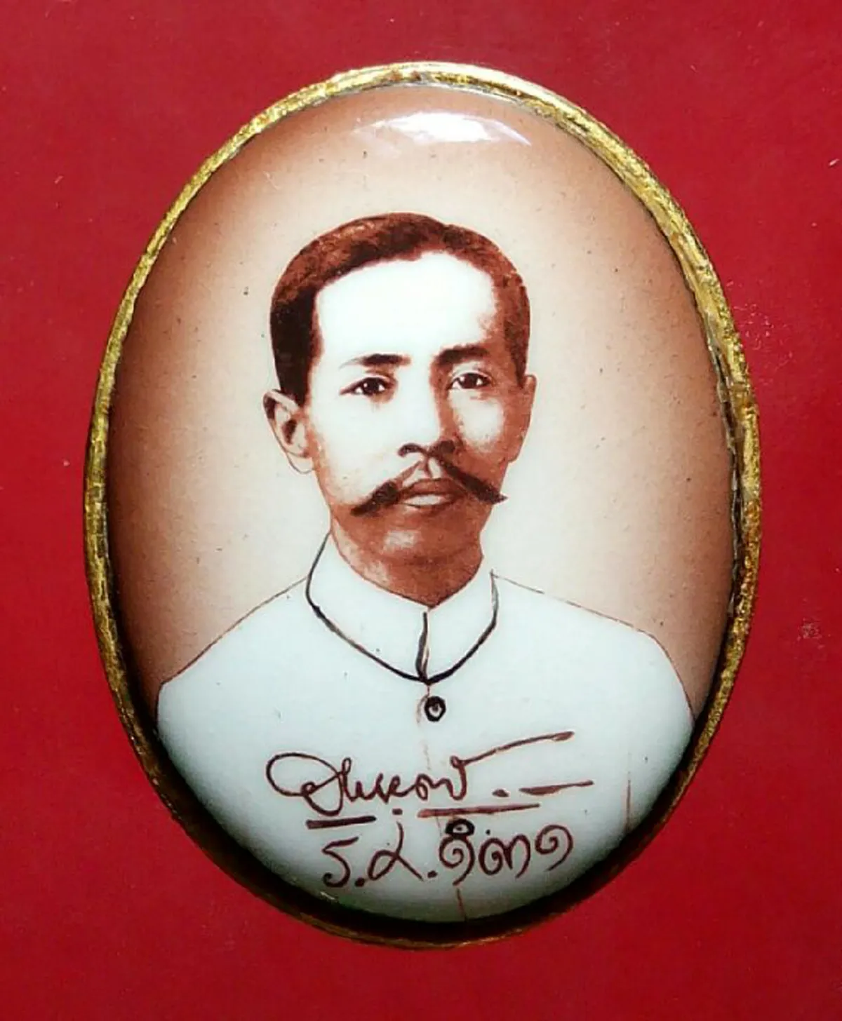 ต้องจับหอยทากมาเสวยกับหัวหอม ต้องนอนกับศพที่ตายใหม่ๆ..เสี้ยวหนึ่งของชีวิต "เสด็จเตี่ย"ทรงใช้ชีวิตผจญภัยอย่างลูกผู้ชายธรรมดาทั่วไป..