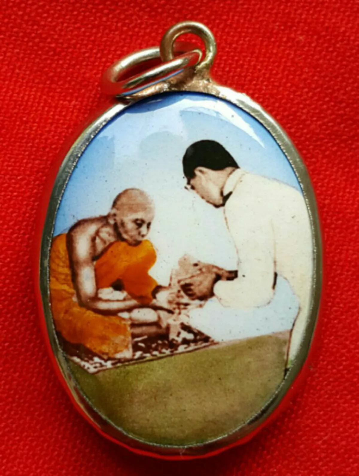 พระเจ้าแผ่นดินองค์นี้ทรงทศพิธราชธรรมบริบูรณ์ "พ่อท่านคล้าย"กล่าวถึง "ในหลวง ร.๙"เมื่อครั้งพระองค์ทรงพระกรุณานิมนต์..