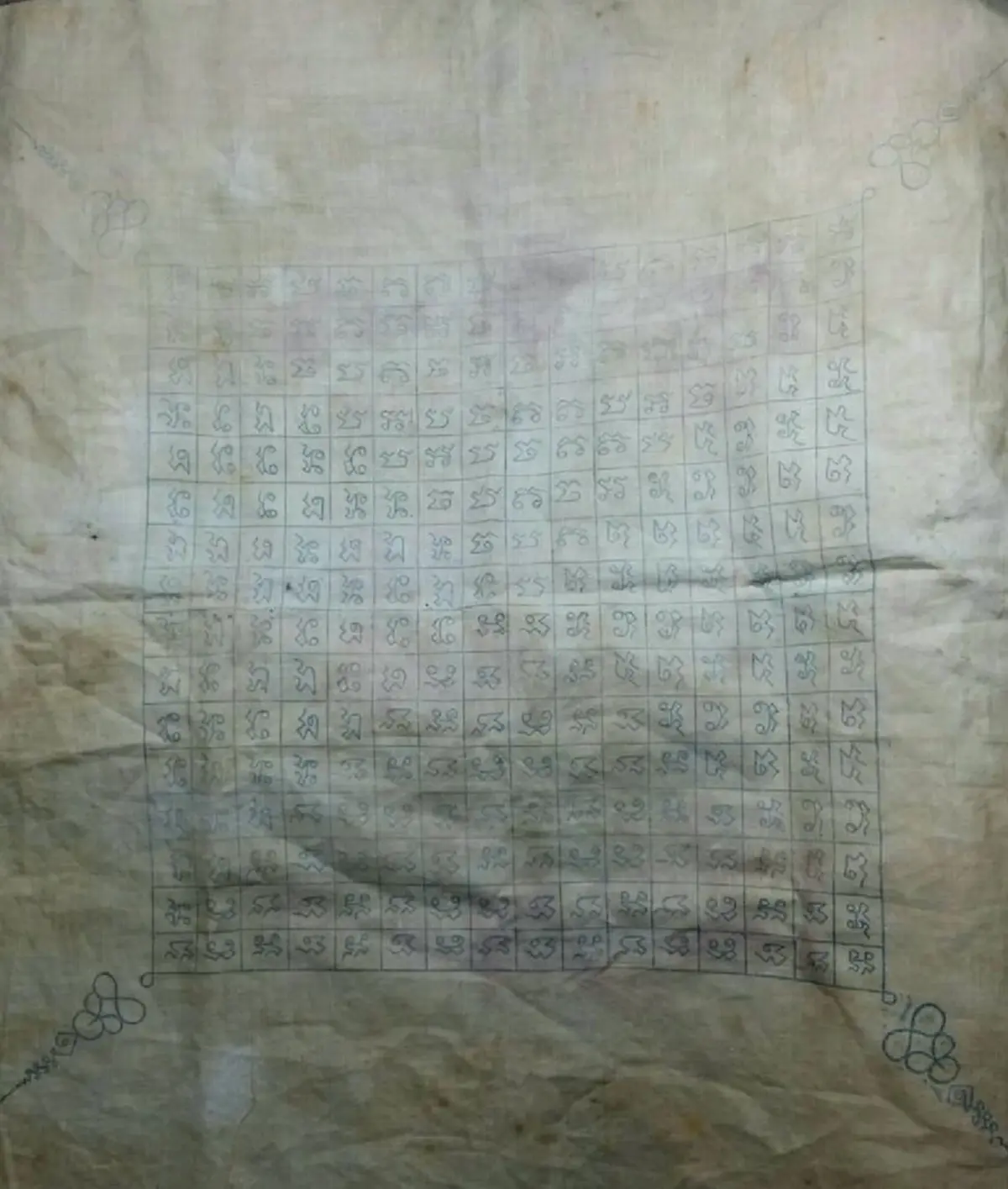 ผ้ายันต์ค่ายกล.. หลวงพ่อกวย ย้อนตำนานอาฬวกยักษ์ผู้มีฤทธิ์เดช..แม้จะลองยิงกี่ครั้ง ก็ไม่เคยออก แต่หากทำตกพื้น โทษมหันต์ ทันที.