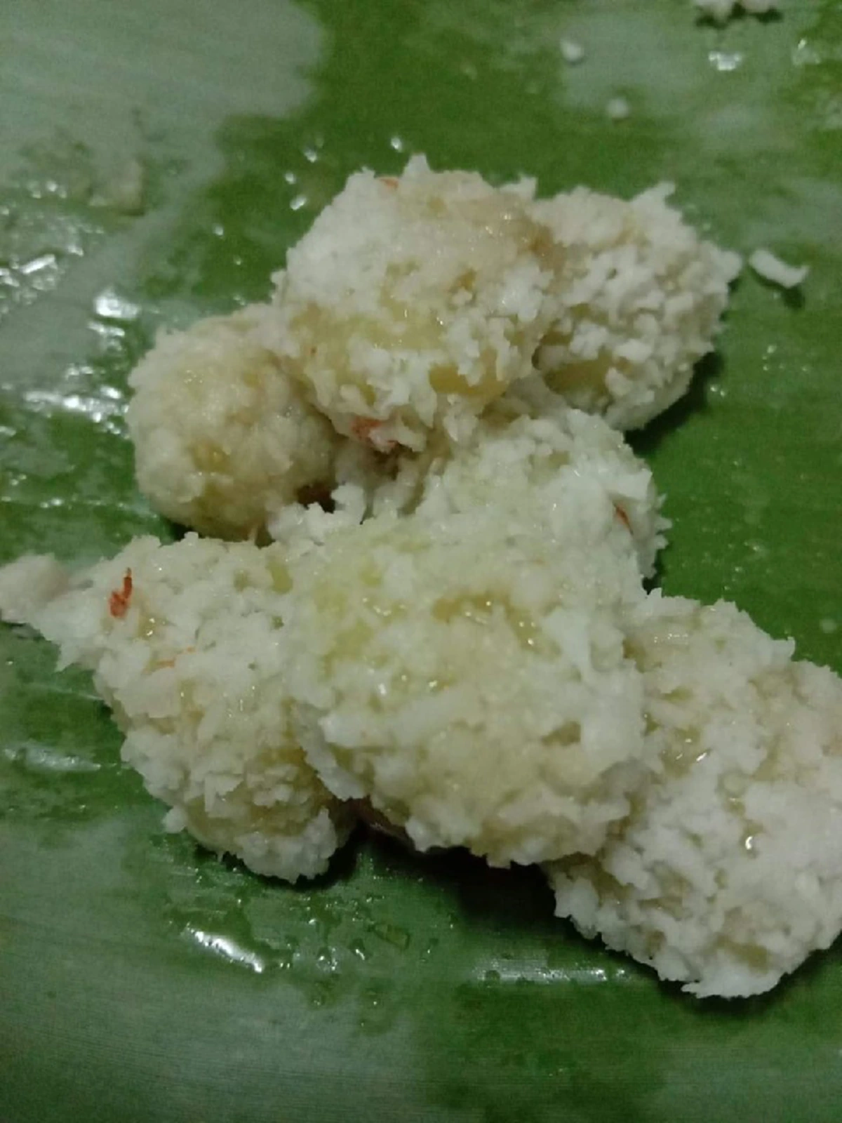 หนุ่มใจงามโพสต์เล่าเจอคุณยายขายขนมโดนทวงค่าเรียนหลาน  (คลิป)
