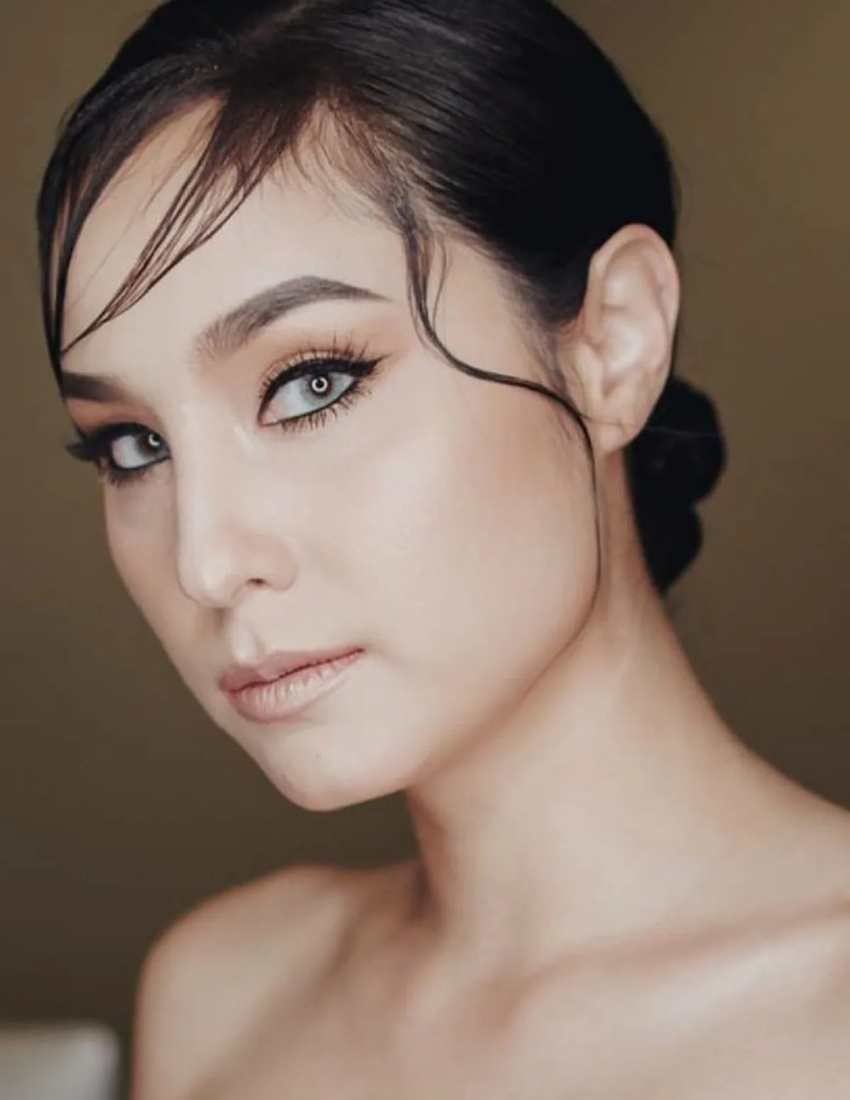 ตะลึงตาค้างกันทั้งงาน !! นางเอกสาว "ขวัญ อุษามณี" ในชุดสีแดง โดดเด่นจนกันซีนคนอื่น? สวยปังดุจนางพญา ถึงกับขยี้ตารัวๆ ?? (ชมภาพ)