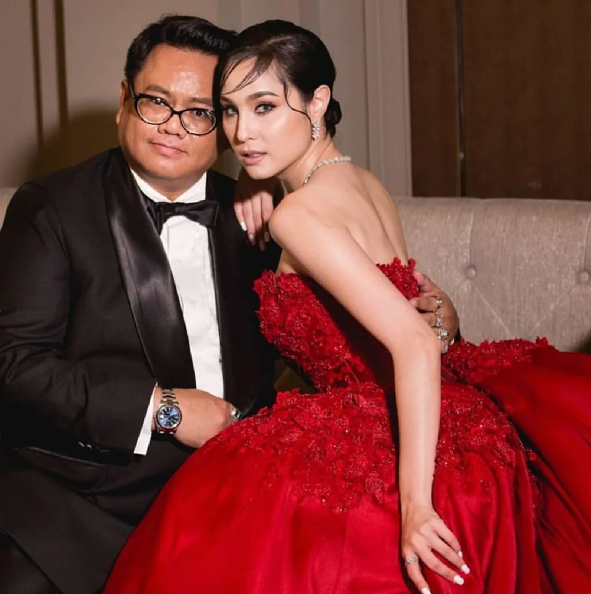 ตะลึงตาค้างกันทั้งงาน !! นางเอกสาว "ขวัญ อุษามณี" ในชุดสีแดง โดดเด่นจนกันซีนคนอื่น? สวยปังดุจนางพญา ถึงกับขยี้ตารัวๆ ?? (ชมภาพ)