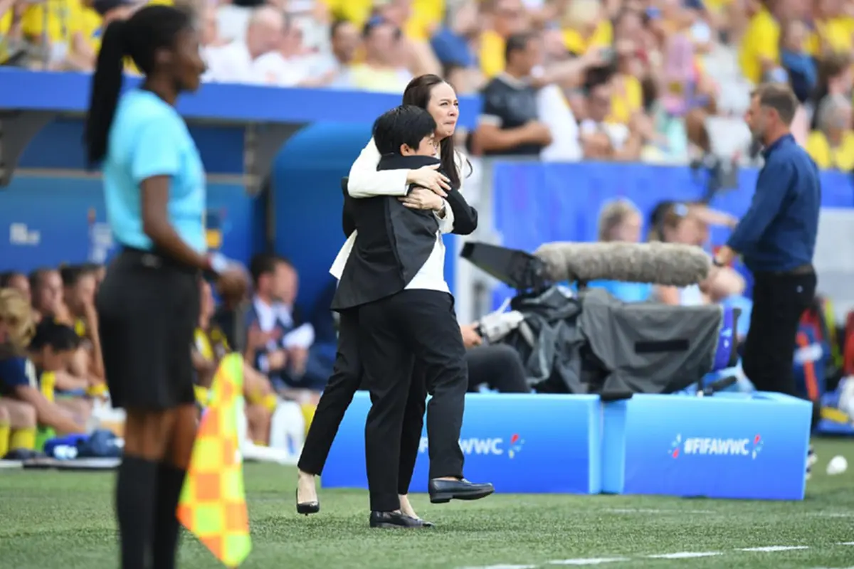 สมเด็จเจ้าฟ้าสิริวัณณวรีฯ ทรงโชว์ฝีมือทำ ส้มตำถาด ที่ประเทศฝรั่งเศส (คลิป)