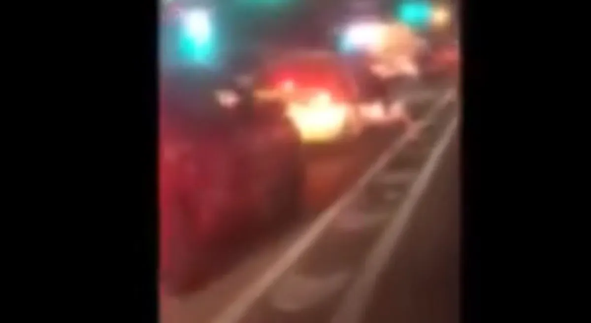 ดื่มหนักไปหน่อย รวบตัว "นทท.มะกัน"เปิดประตู"เเท็กซี่"ปัสสาวะกลางเเยกอโศก อ้างเมา ทนไม่ไหว?? โดนปรับ2พันบาท!!