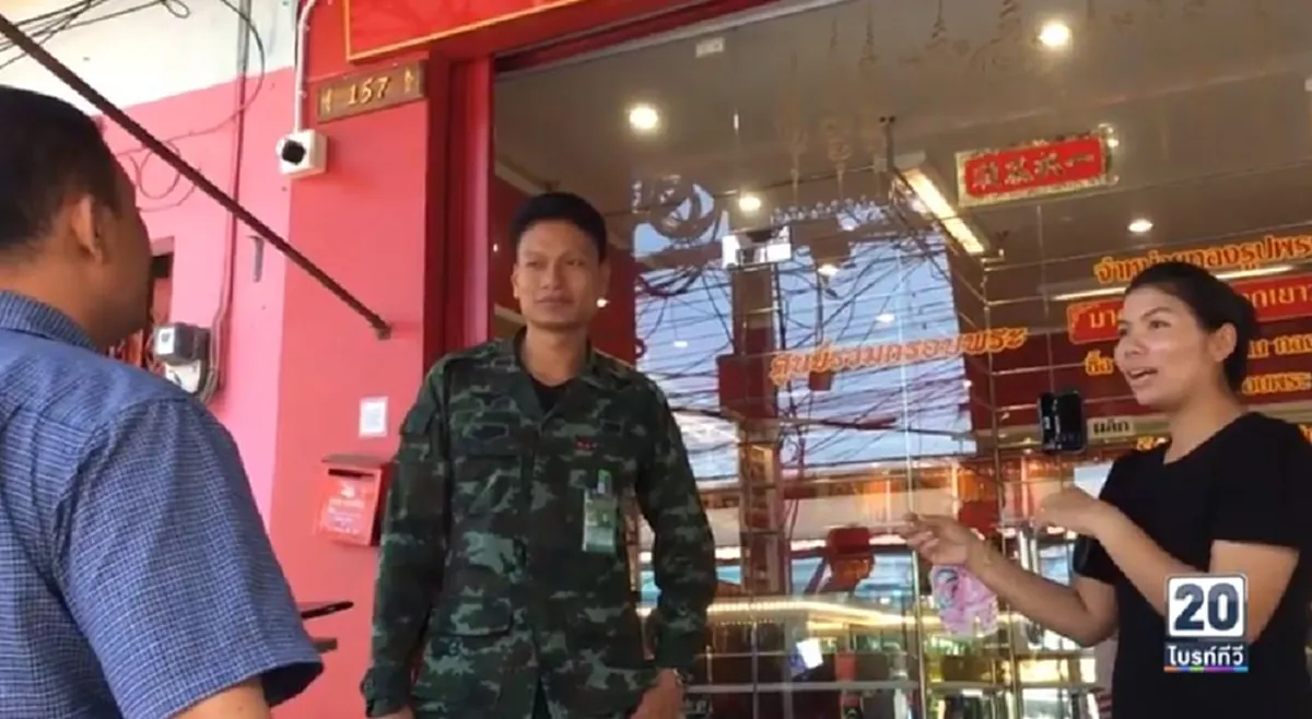 เปลี่ยนอาชีพเถอะ!!"โจรกระชากสร้อย"ได้ครึ่งเส้นรีบไปขายร้านทอง..เจอเรื่องบังเอิญดั่งพรหมลิขิต??ซวยหนัก เมื่อรู้ว่าเเฟนเจ้าของสร้อยคือ??(คลิป)