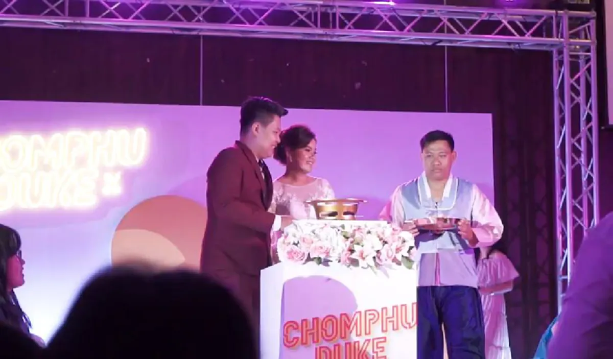 หมูกระทะจะเยียวยาทุกสิ่ง มิติใหม่งานเเต่ง\"คู่บ่าวสาว\"จุดเตา!!ป้อนหมูกระทะ สุดโรเเมนติก