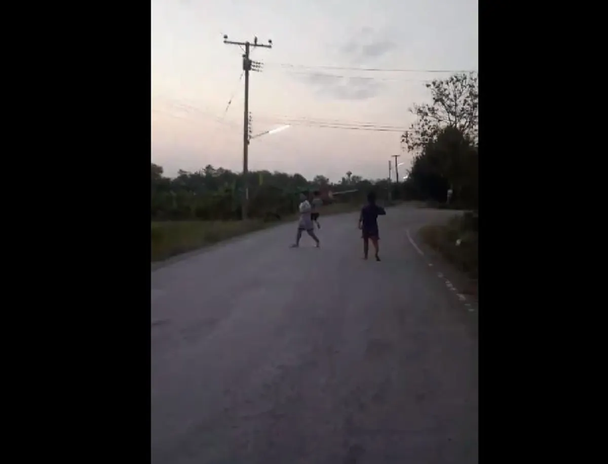 นึกว่าจะเเน่..??!! "โจ๋"คนจริง..สุดทนฉุนขาด นัดเปิดศึก ตัวต่อตัวกับนักเลงคีย์บอร์ด..เกรียนออนไลน์?? สุดท้ายกลัวหัวหด..หลบหลังผู้หญิง!!(คลิป)