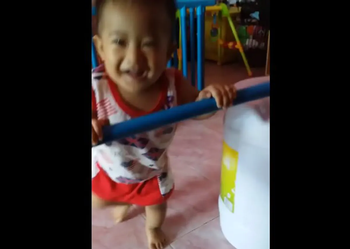 ลองทำกันดู สุดยอดไอเดีย ประดิษฐ์เครื่องหัดเดินสำหรับ"ลูกน้อย"เเบบง่ายๆ สุดประหยัด ได้ผลดีเยี่ยม(คลิป)