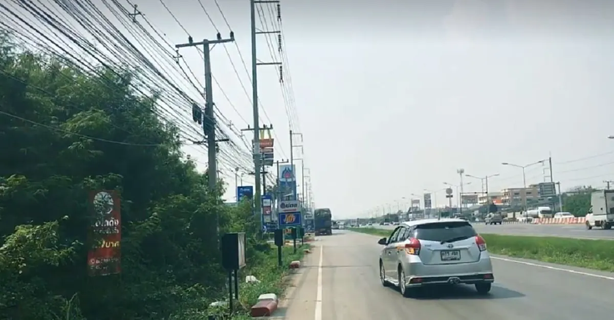 สงสารสุดหัวใจ!! "หญิงสาว"ขับรถ เหลือบเห็น"คุณลุง"นั่งอยู่ข้างทาง กับเรื่องราวสุดเศร้าสะเทือนใจ!! วอนโซเชี่ยลช่วยเเชร์หาญาติ,ลูกหลาน (มีคลิป)