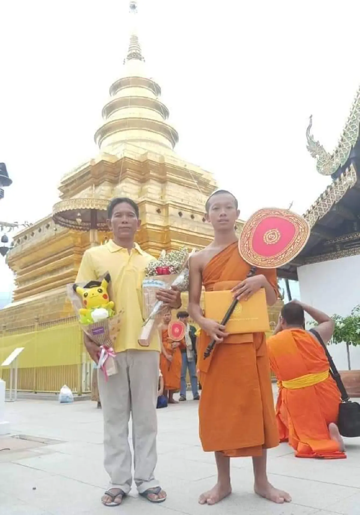 พ่อร่วมอนุโมทนาบุญ พระลูกชายตั้งใจศึกษาสำเร็จ
