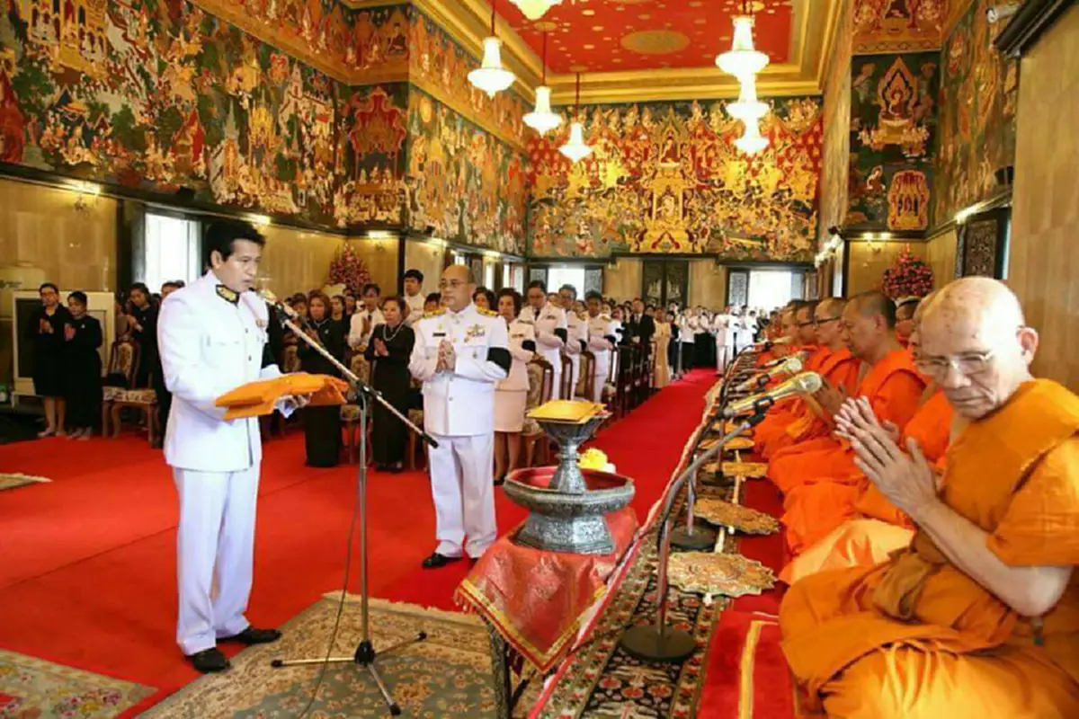 สมเด็จพระเจ้าอยู่หัว ทรงโปรดเกล้าฯ ให้ นาย บิณฑ์ บรรลือฤทธิ์  เป็นผู้แทนพระองค์นำผ้ากฐินพระราชทานไปถวาย ณ วัดหัวลำโพง (ภาพชุด)