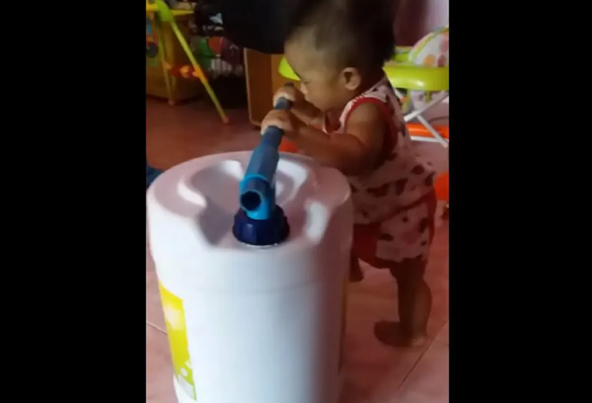 ลองทำกันดู สุดยอดไอเดีย ประดิษฐ์เครื่องหัดเดินสำหรับ"ลูกน้อย"เเบบง่ายๆ สุดประหยัด ได้ผลดีเยี่ยม(คลิป)