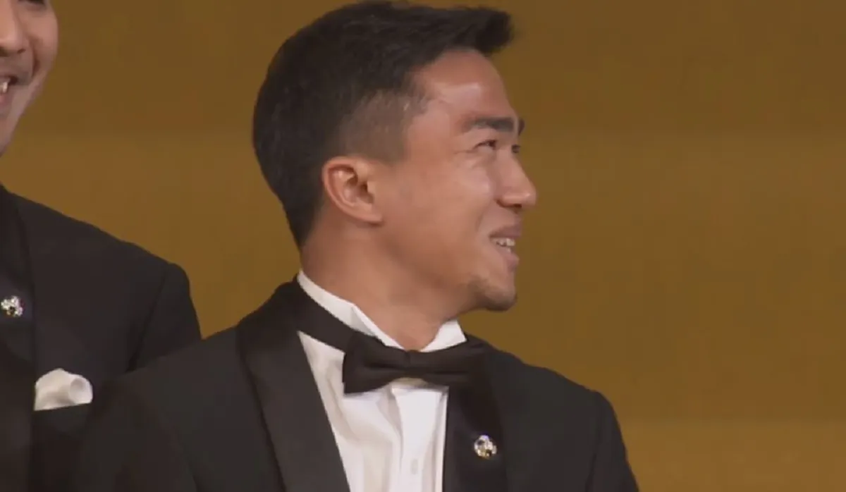 จากปาก ชนาธิป\"ถึง\"ญี่ปุ่น\" ขึ้นรับรางวัล 11เเข้งทีมยอดเยี่ยม\"เจลีก\" ญี่ปุ่น (คลิป)