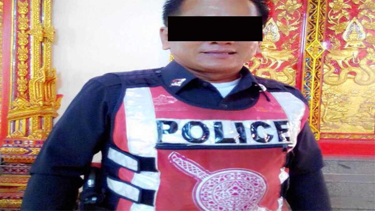 แบบนี้ต้องแฉให้สิ้น!! เปิดหน้าไอ้กร่าง ขับเบนซ์ไม่เปิดไฟเลี้ยว แถมยังแถตบเด็กสั่งสอน!! พอรู้ว่าเป็นใครทำเอาดราม่าสนั่น!! คนในเครื่องแบบอีก