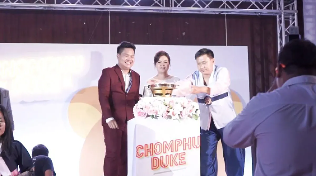 หมูกระทะจะเยียวยาทุกสิ่ง มิติใหม่งานเเต่ง\"คู่บ่าวสาว\"จุดเตา!!ป้อนหมูกระทะ สุดโรเเมนติก