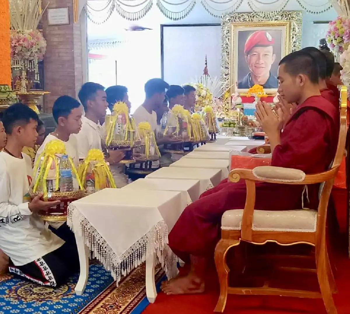 13 เยาวชนหมูป่า ร่วมใจทำบุญระลึกถึงพระคุณจ่าแซม ครบ 1 ปี