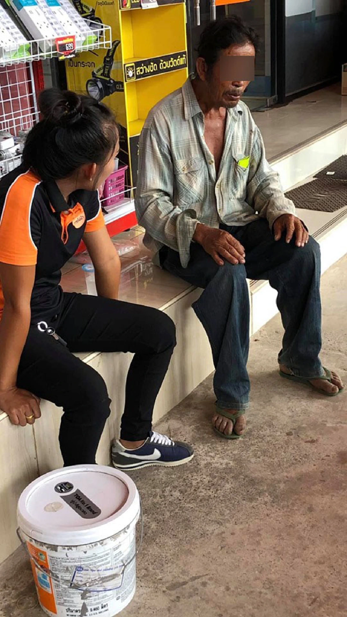 พ่อไม่มีเงินซื้อโทรศัพท์มือถือให้ลูก