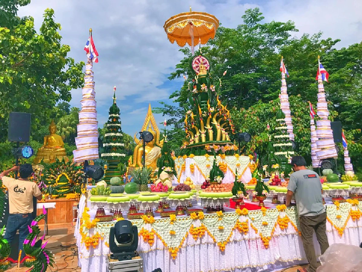 นาคน้อยร่ายรำอยู่ดีๆ จู่ๆนางรำคู่เกิดเข่าทรุดเป็นลม ก่อนตื่นมาเขียนเลขสวยใส่กระดาษให้นักเสี่ยงโชค