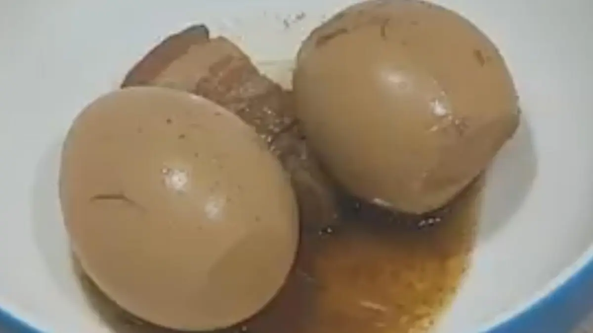 โรงเรียนฉาวให้เด็กนักเรียนกินไข่พะโล้บูด นำไปล้างน้ำแล้วเอากลับมาต้มให้กินอีก