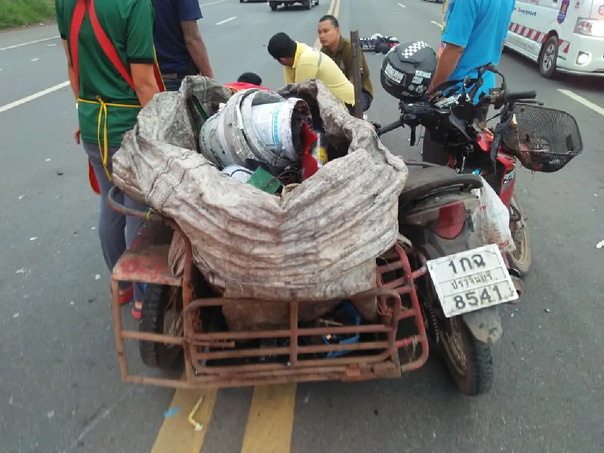 บิ๊กไบค์บิดมิด ชนรถซาเล้ง