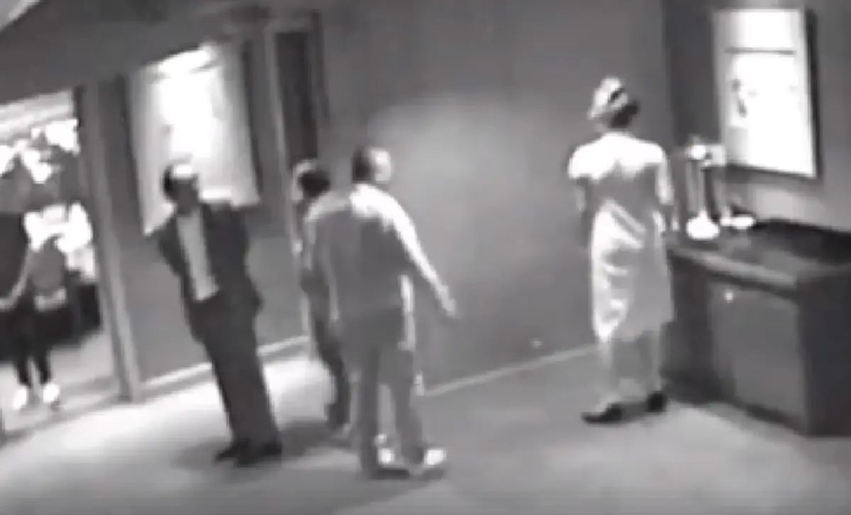 ชาวโซเชียลหนุนเอาผิดนักธุรกิจใหญ่ตบหน้าพนง.เสิร์ฟ ไม่พอใจห้ามสูบบุหรี่ในห้องอาหาร เมาอาละวาดปาแก้ว