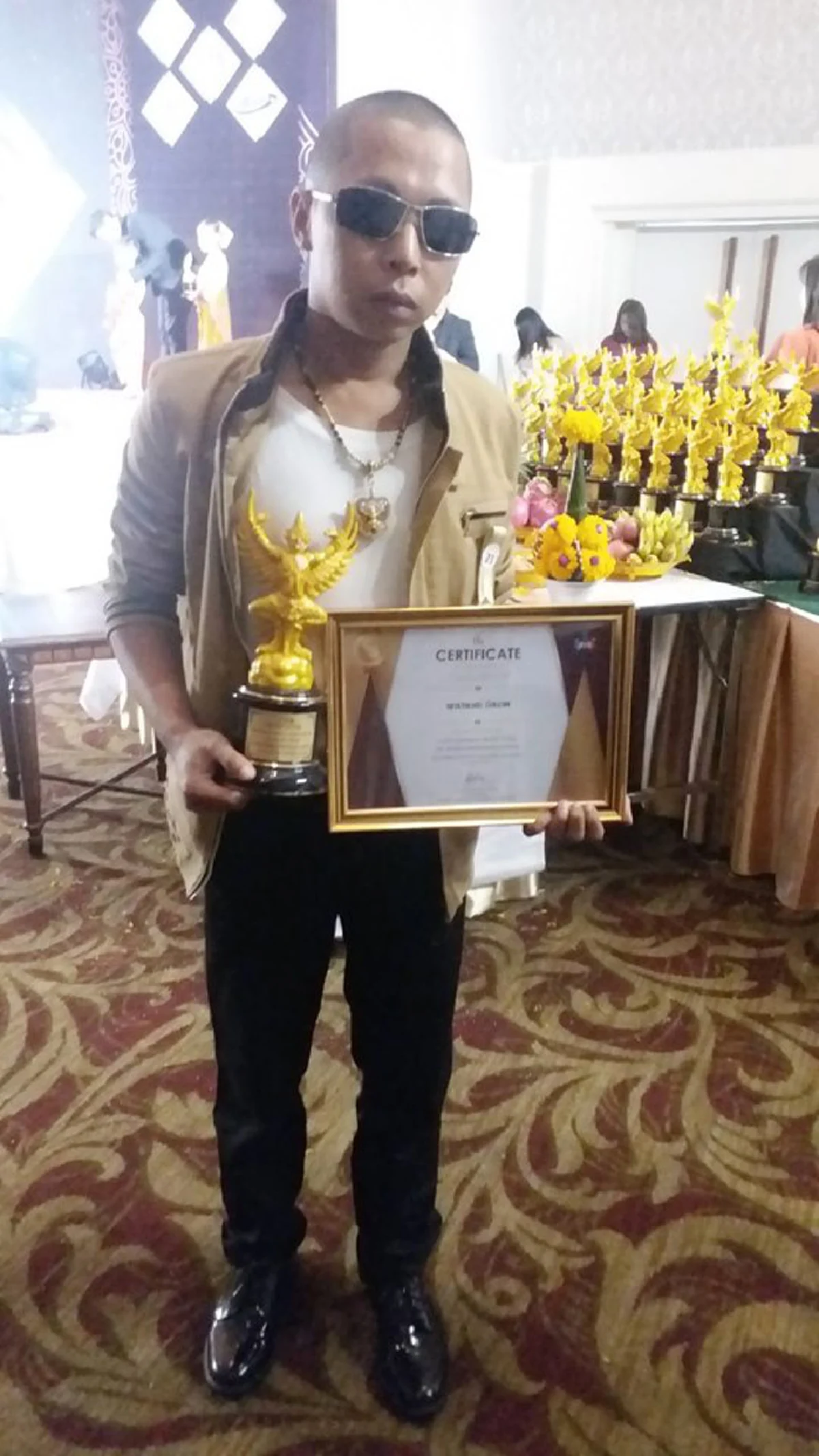 ขอแสดงความยินดี เมศ เจ้าชายน้อย ได้รับรางวัลบุคคลต้นแบบ ทำประโยชน์แก่สังคม