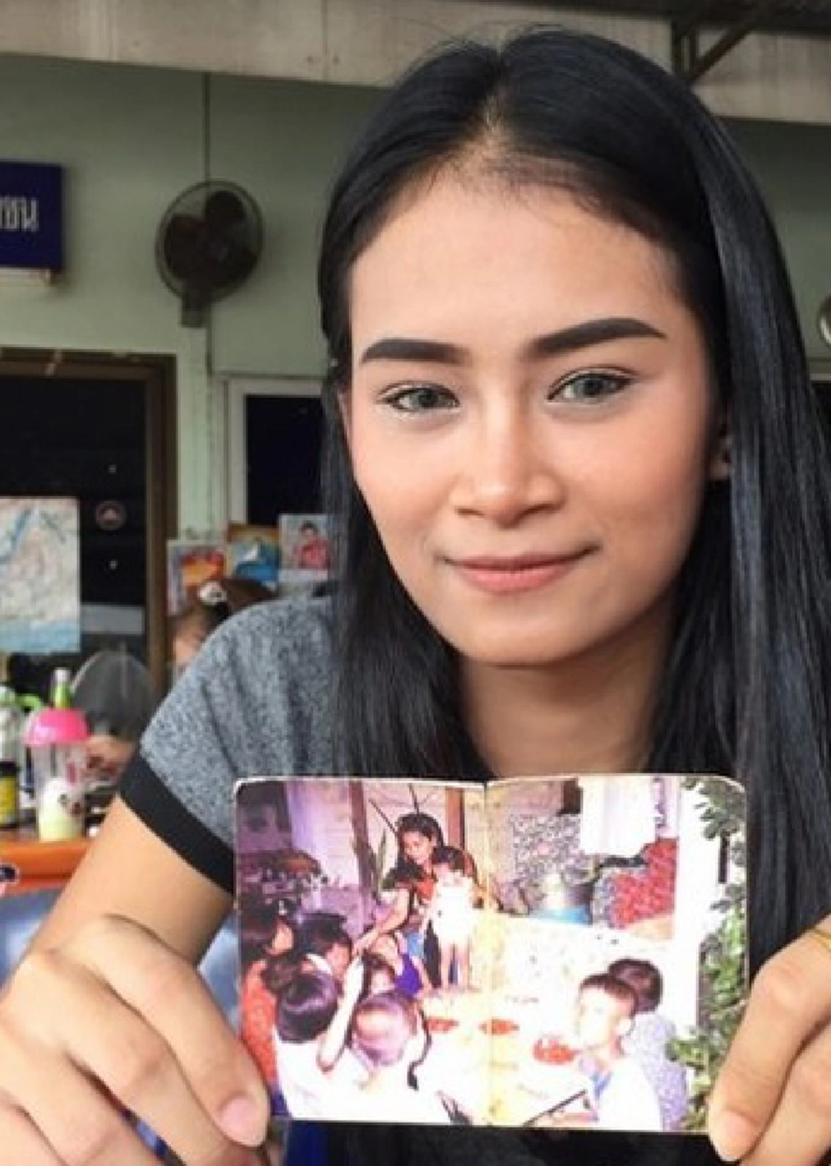 แม้เพียงริบหรี่...แต่ไม่ท้อ!! สาวนนท์เดินทางลงใต้ ตระเวนเข้าออกหลายบ้าน ยื่นรูปใบเก่าที่มีให้ดู หวังลึกๆ เจอคนที่เฝ้าตาม...หาทางตอบแทนคุณ?