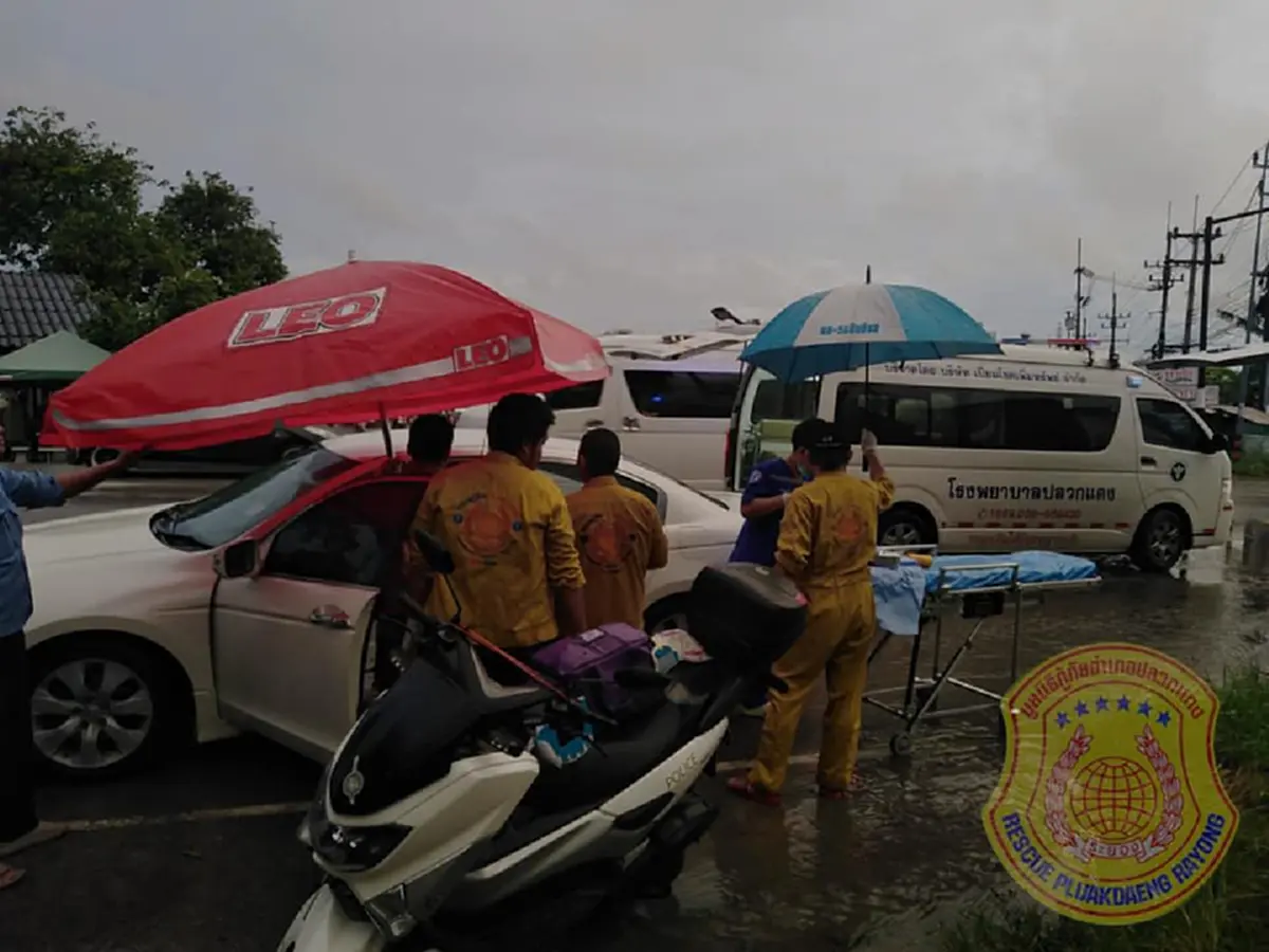 สาวสุดกลั้น คลอดลูกบนเก๋งขาว ชาวเน็ตเห็นวันตรงทะเบียน