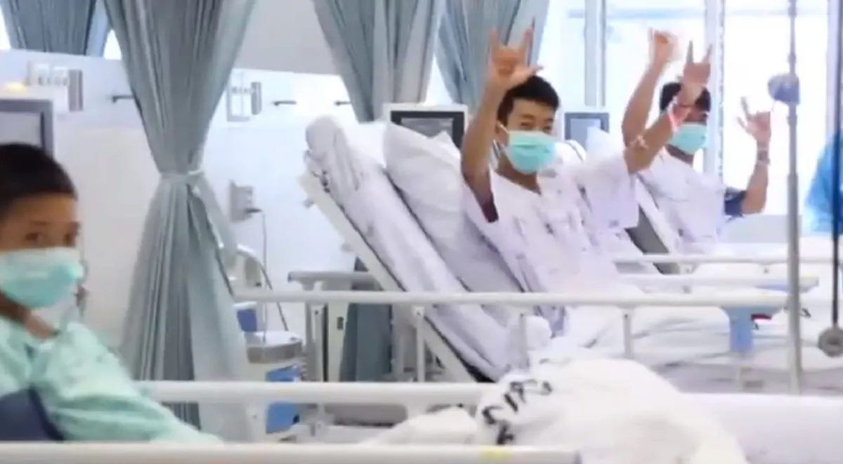 ด้วยรัก..เเละห่วงใย!! "โค้ชนพ" ยังเข้าเยี่ยมไม่ได้..กลั่นจากใจฝากจดหมายสุดซึ้ง?! เปี่ยมล้นด้วยกำลังใจถึง"เด็กๆหมูป่า","โค้ชเอก" (รายละเอียด)