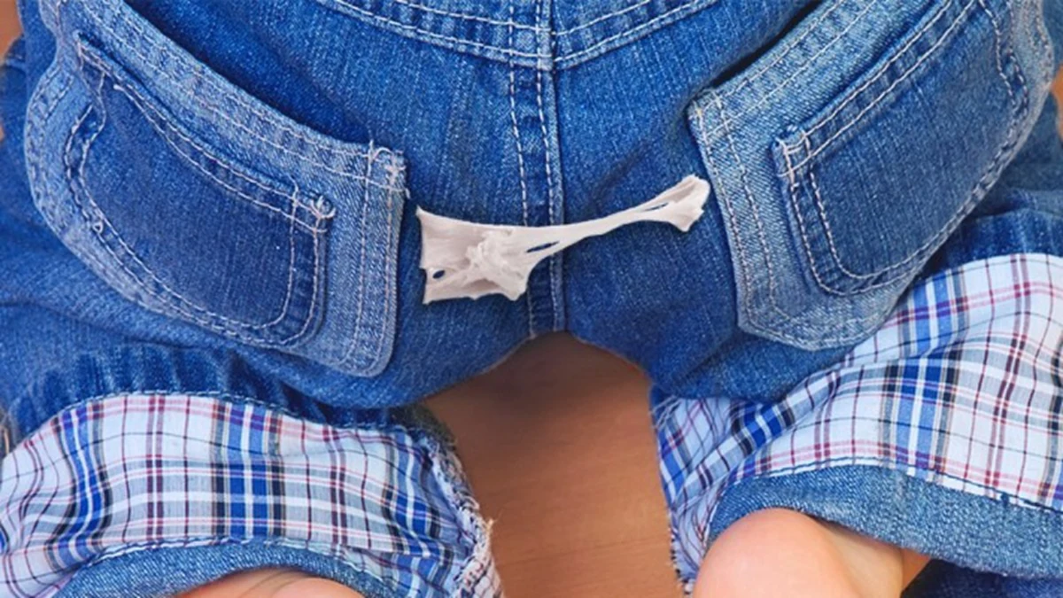 โง่มาตั้งนาน!! สุดยอดเคล็ดลับ วิธีขจัดรอยเปื้อนหมากฝรั่งบนเสื้อผ้า ให้สะอาดหมดจด ลองทำแล้วจะอึ้งกับผลลัพธ์ที่เห็น !!