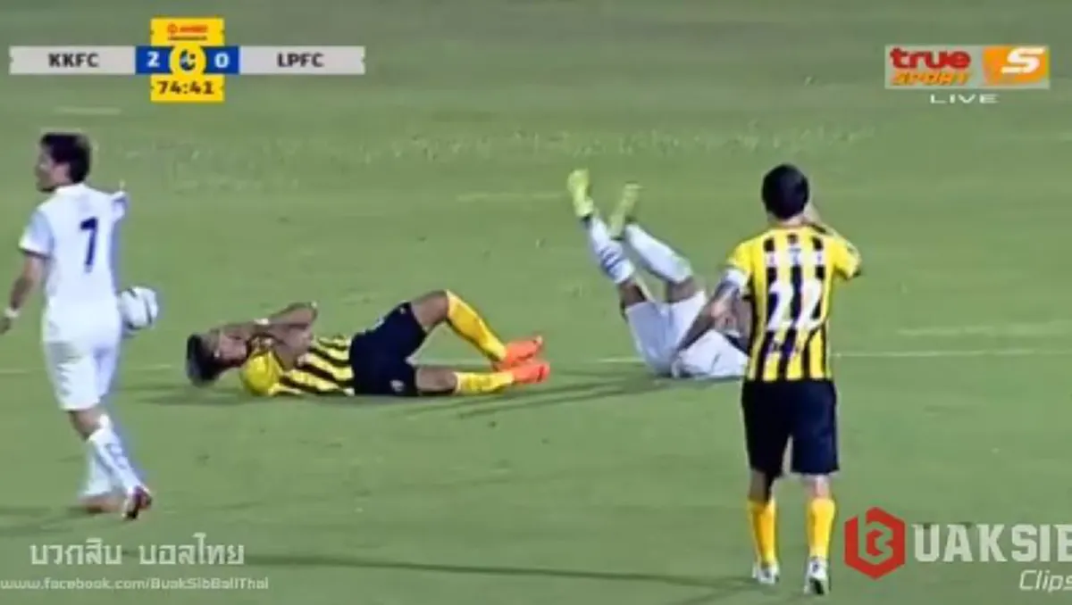 เดือดเหลือเกิน!! นี่เเหละบอลไทย?..เเมตช์"ขอนเเก่น" ปะทะ "ลำปาง"..กับช็อตเด็ด"เเม่ไม้มวยไทย"ส่งตรงจากเวทีลุมพินี..หวิดน็อคกลางอากาศ (ชมคลิป)