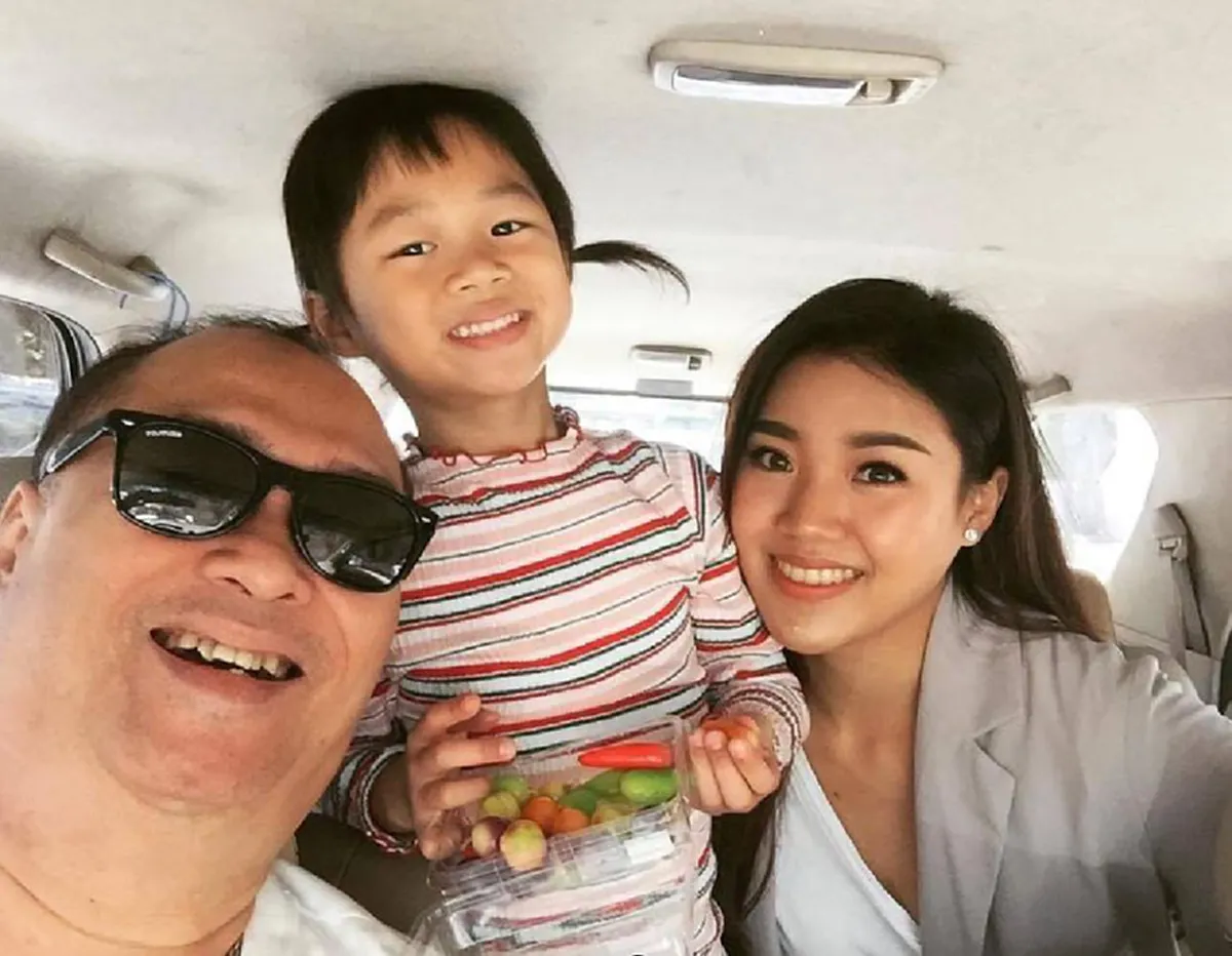 ภาพครอบครับสุดอบอุ่นของ \"ครูรัก-ตู่ดวงหทัย\" ก่อนตัดสินใจเซ็นใบหย่า