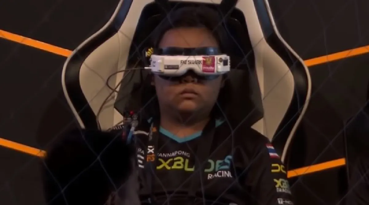 เป็นเเชมป์ว่ายากเเล้ว รักษาเเชมป์ยิ่งยากกว่า "น้องมิ้ว"ยังคงมุ่งซ้อมทุกวันหลังเลิกเรียน เเต่อุปสรรค คือสถานที่ฝึกซ้อม??ต้องขอยืมคนอื่นเขาใช้