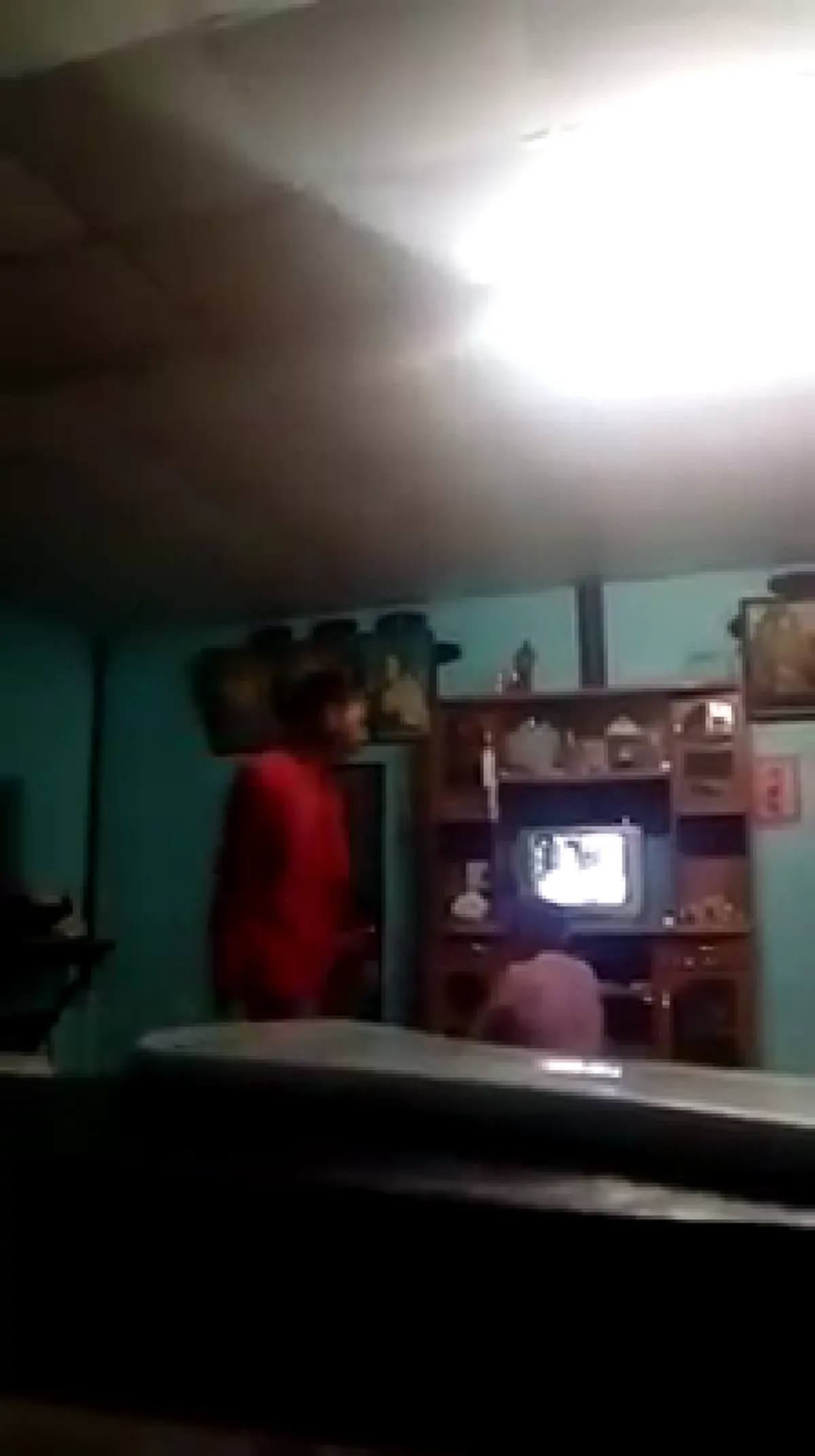 สาปแช่งหนัก ลูกชายคลั่งโดดถีบประตู ขู่ทำร้ายแม่ขอแบ่งมรดก แจ้งตร.ช่วยบอกเรื่องในครอบครัว