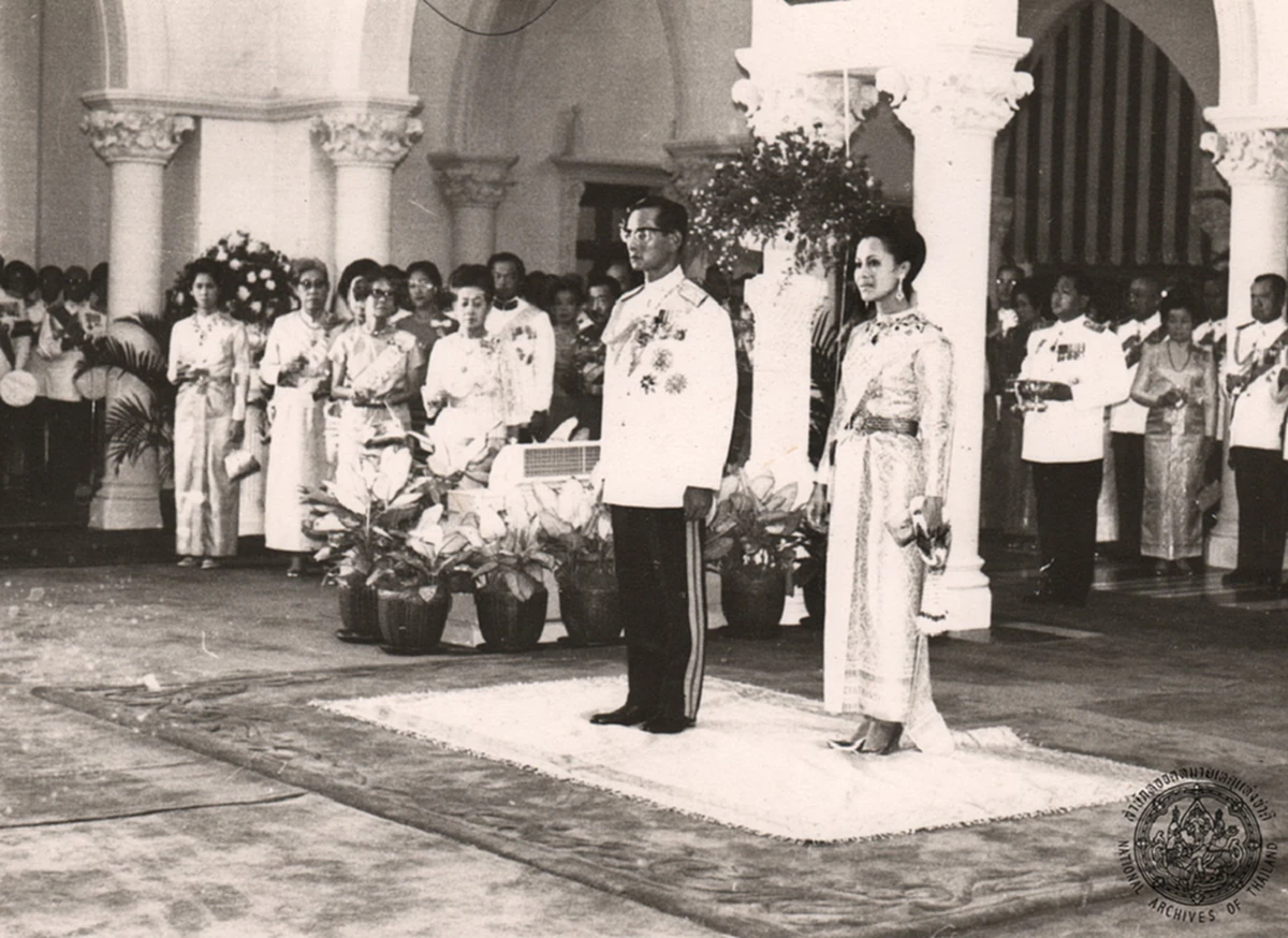 ปลื้มปิติในน้ำพระทัย !!! เรื่องเล่าจากผู้ใกล้เบื้องพระยุคลบาท แสดงถึงพระอัจริยภาพ และพระอารมณ์ขันของ "ในหลวง ร.๙" อ่านแล้วอดยิ้มไม่ได้ !!