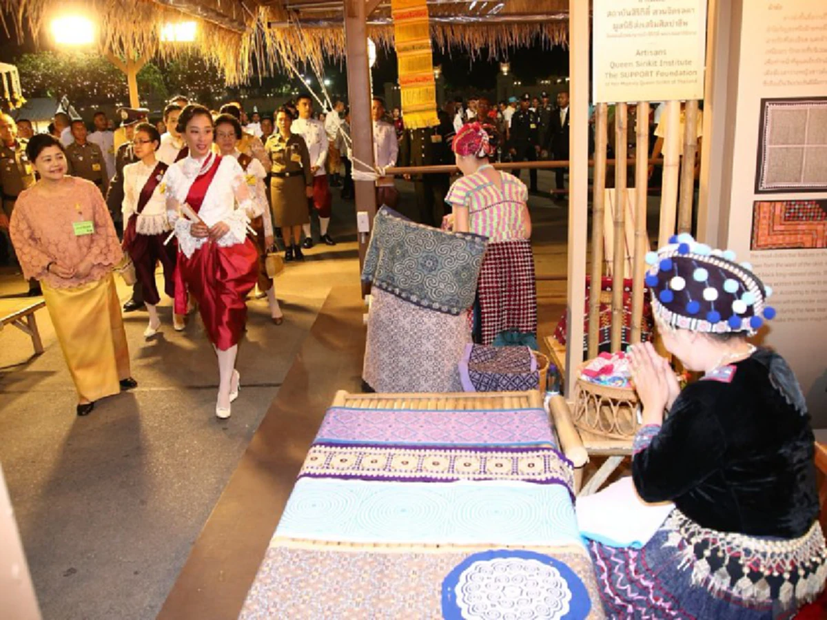 พระสิริโฉมงดงาม!! "พระองค์ภา" ทรงฉลองพระองค์ชุดไทยย้อนยุค เสด็จงานอุ่นไอรักคลายความหนาว