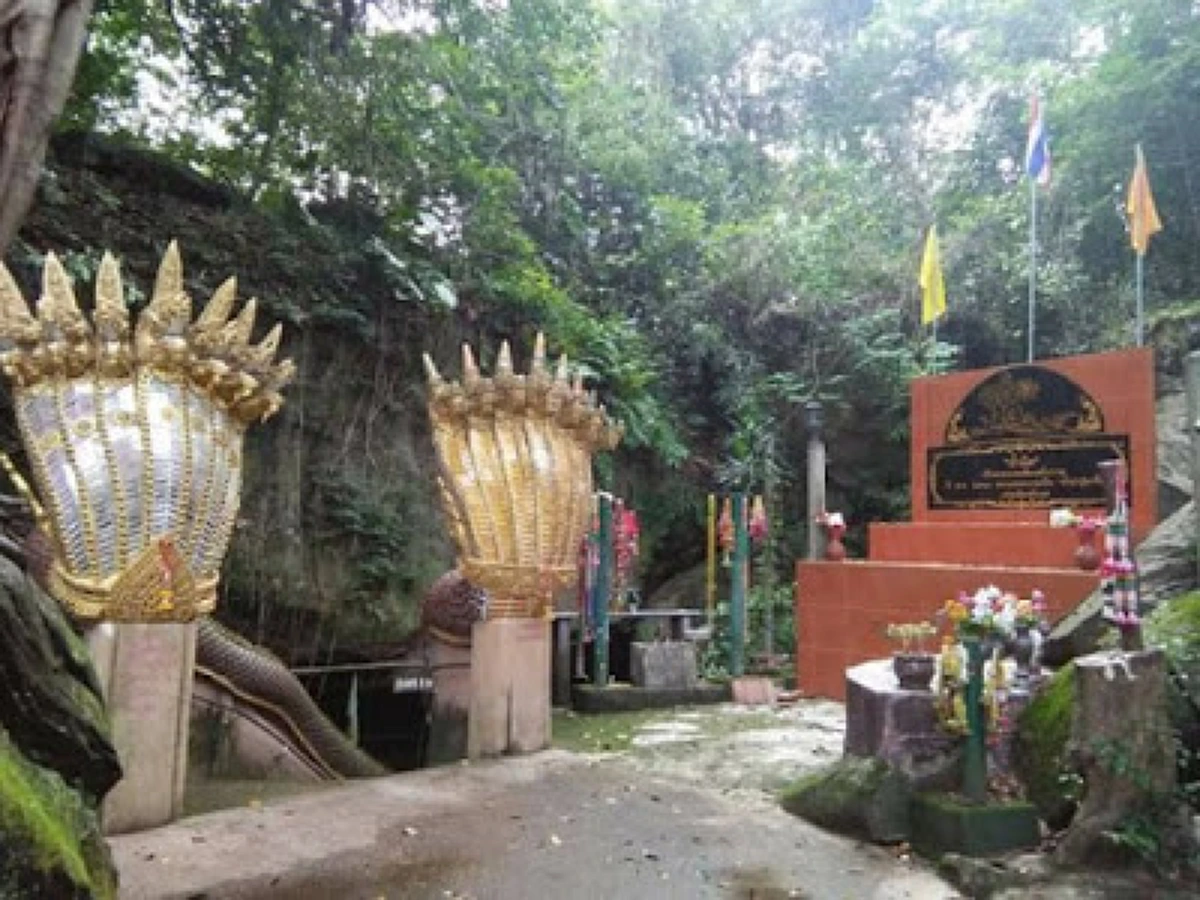 ประตูสู่เมืองบาดาล!!" ถ้ำมืด "กลางป่า ลอดฝั่งไทยโผล่ฝั่งลาว เส้นทางลี้ลับเชื่อมต่อ "เมืองมนุษย์-เมืองบาดาล" ประตูสู่ "วังพญานาคราช" (ชมภาพ)