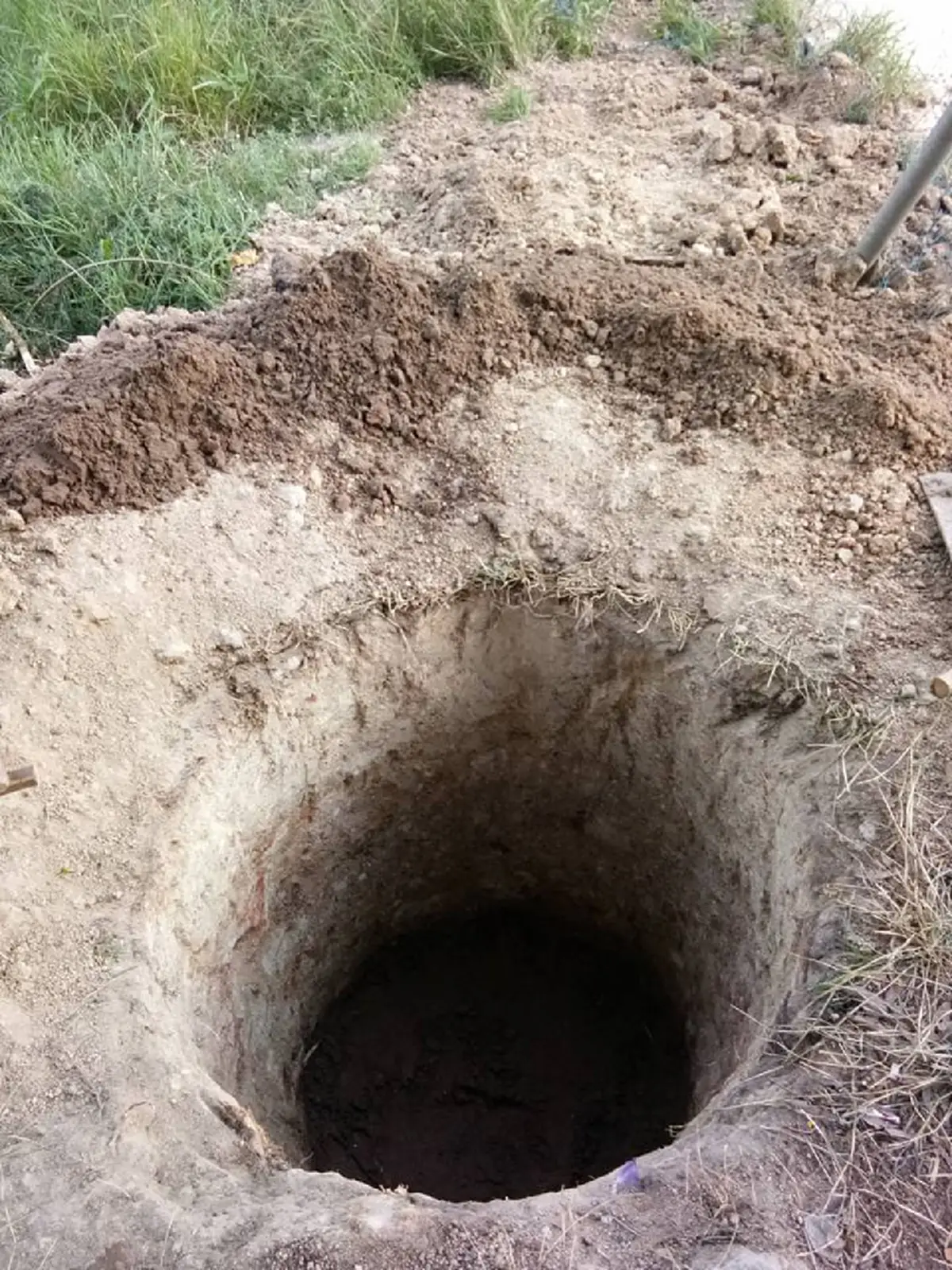 สูงสุดคืนสู่สามัญ!! อนุโมทนาบุญ...ดูแล้วอิ่มใจ  "เชษฐ์ สไมล์" อดีตมือกลองดังลุยจับจอบเสียม "ขุดดินสร้างส้วม" โรงทานแจกอาหารฟรีผู้ยากไร้ !?!