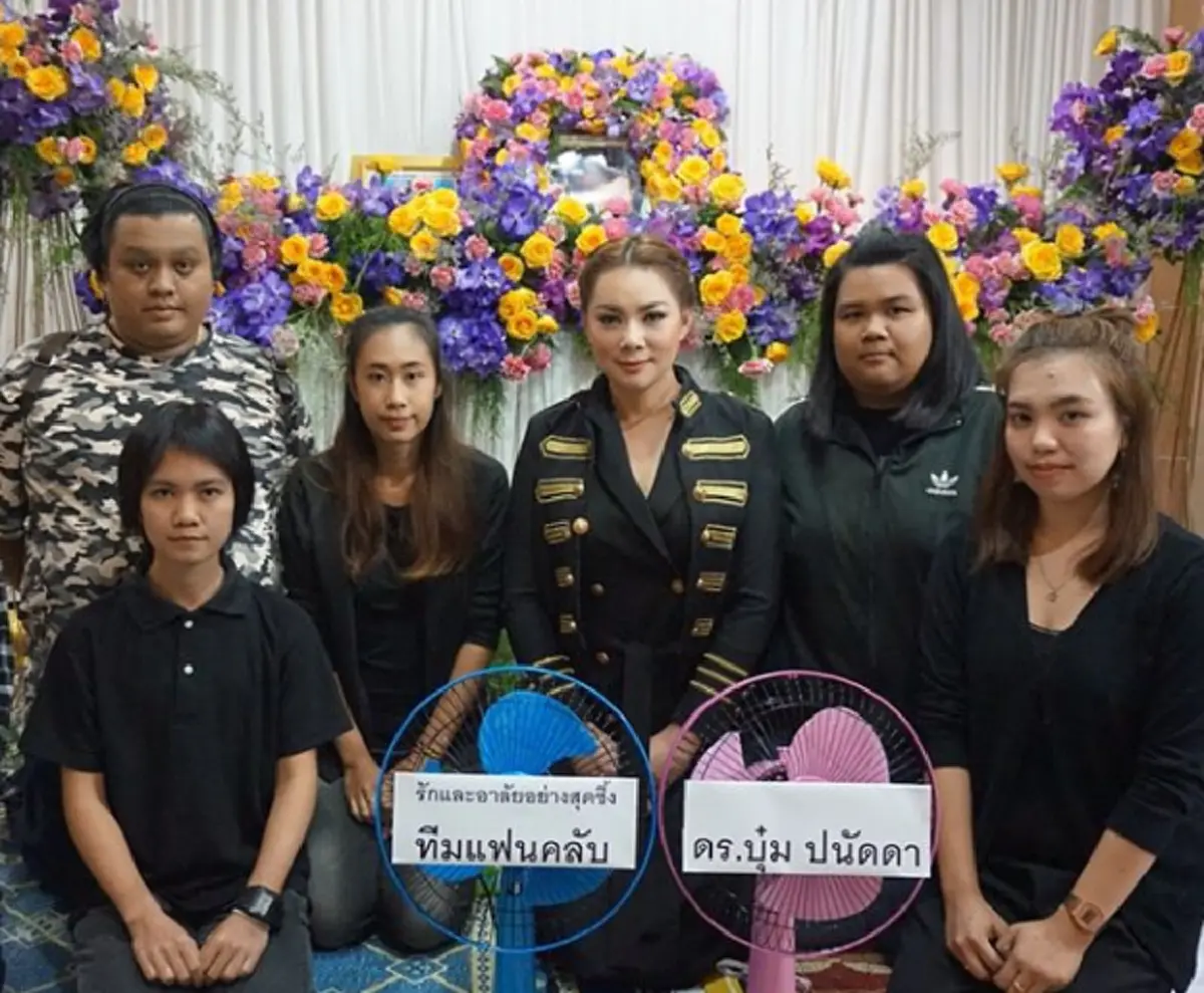 นับถือใจสุดๆ!!! "บุ๋ม ปนัดดา" ทุ่มสุดตัว แต่งหน้าศพครั้งแรกให้เพื่อนสนิท ก่อนเอ่ยคำซึ้งทิ้งท้าย...ชีวิตคนเราก็เท่านี้ ฟังแล้วน้ำตาไหล!?