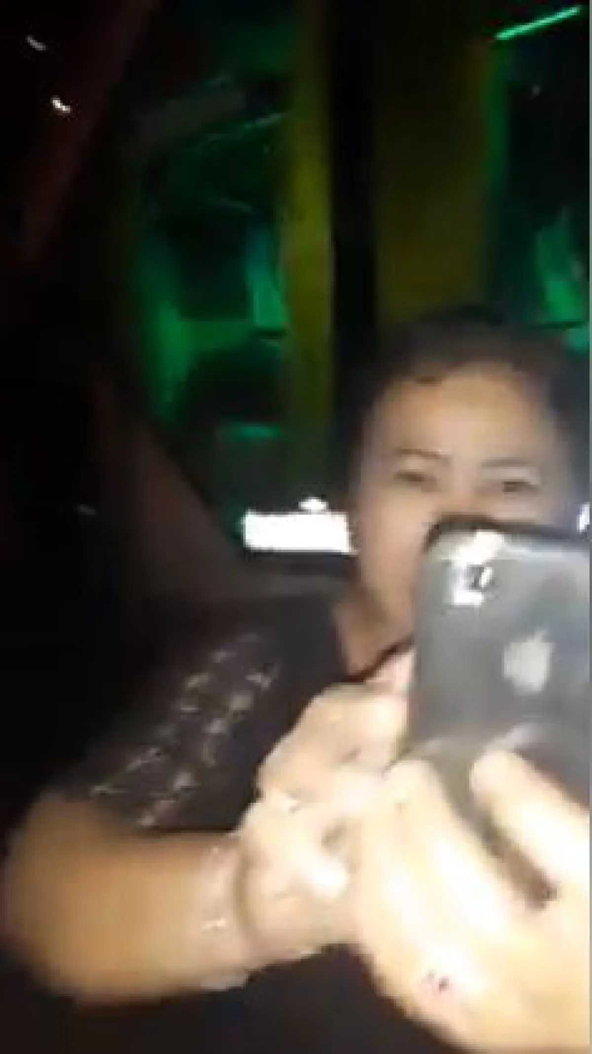 อับอายขายขี้หน้า !!! รถบัสกระบี่-กทม. ยิงยาว8ชม.ไม่แวะพัก นักท่องเที่ยวโอดหนักสุดทรมานไร้น้ำไร้อาหาร...หายนะชัดๆ ! (มีคลิป)