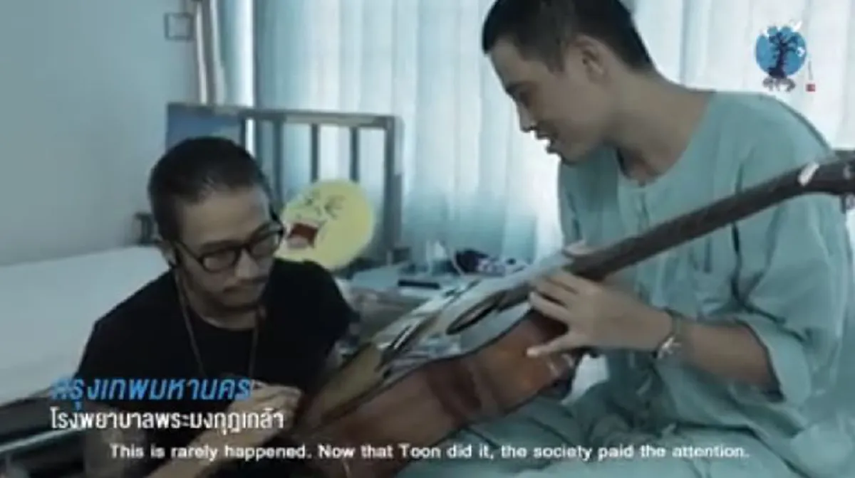 กระปุกแรกของปีนี้ !!! เอาใจไปเลย"น้องภูเก็ต" ประเดิมหอบกระปุกมอบให้ "ตูน บอดี้สแลม"หนุนโครงการก้าวคนละก้าว !