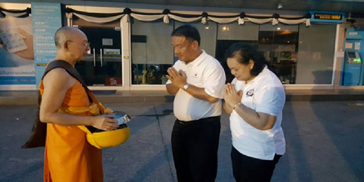 “ขอโทษพูดอะไรไปทำให้ขุ่นใจ เชื่อว่าคงไม่อยากกระทืบปากหลวงพี่จริงๆหรอก ” พระสนิทวงศ์ แนะใครไม่อยากทำบุญกับวัดธรรมกาย ให้ไปเข้าวัดอืน???