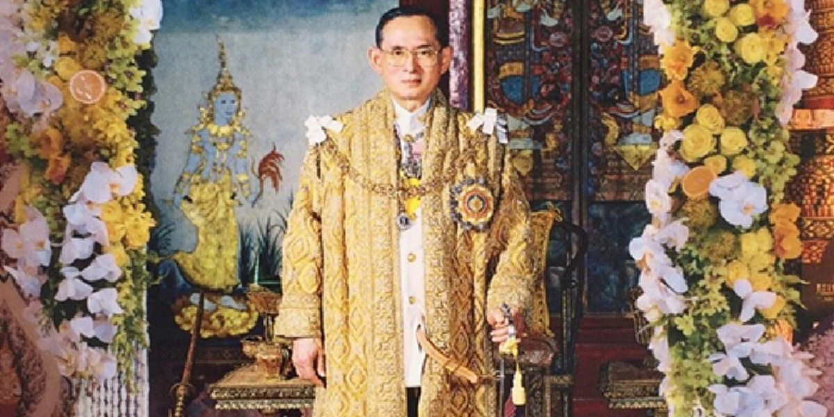 นิ้วพระหัตถ์ท่านอยู่ใกล้นิ้วมือของฉันไม่ถึงฟุตหนึ่ง  ดี้ นิติพงษ์ เล่าถึงความใกล้ชิดในหลวงร.9 เมื่อถึงวันนั้น วันที่พวกเราพยายามจะไม่นึกถึง?