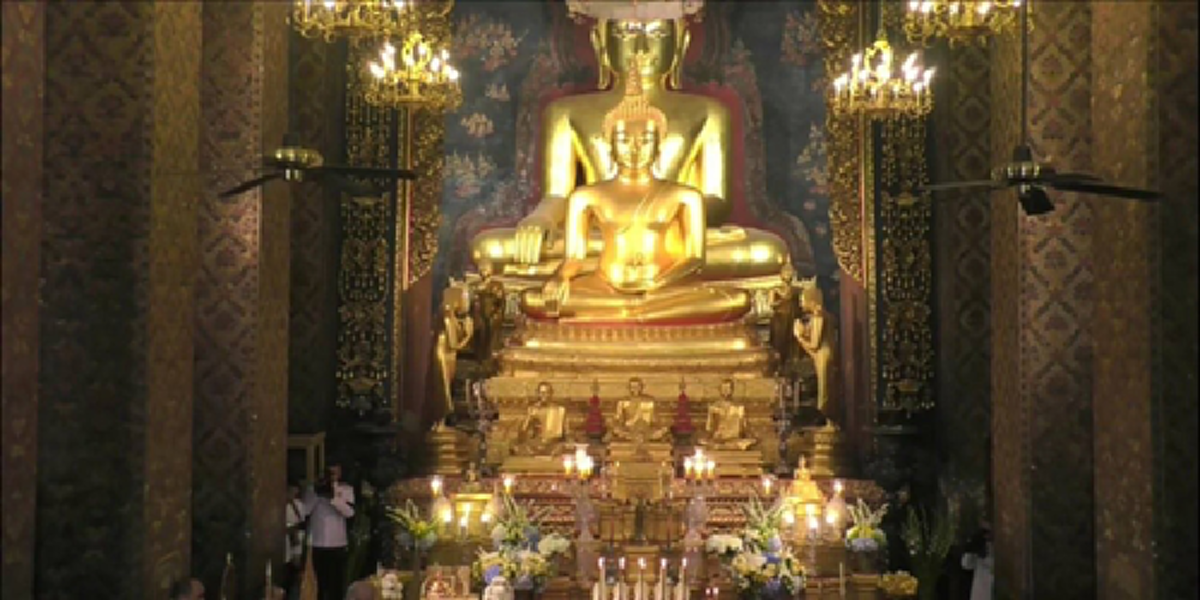 พระมหากรุณาธิคุณ...เปิดปชช.เข้ากราบพระบรมราชสรีรางคาร วัดบวรฯแจกพระบรมฉายาลักษณ์ในหลวงร.9ขณะทูลลาสมเด็จพระญาณสังวรณ์ฯ
