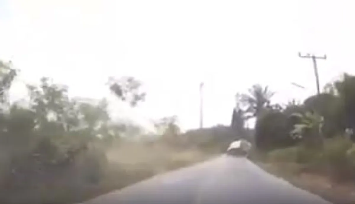 จุดจบสายซิ่ง !!! ดูไว้...สายโหดใส่เต็มทุกโค้งเหยียบไม่ยั้งสุดท้ายอนาถ แหกโค้งคว่ำ เสียงหวีดลั่นถนน ! (มีคลิป)